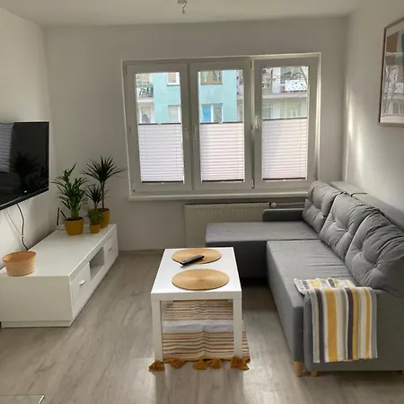 Uznamska Ambasada * 슈비노우이스쳬